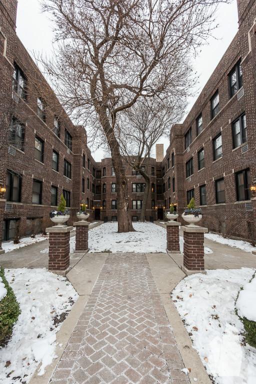 Building Photo - 736 W Addison St