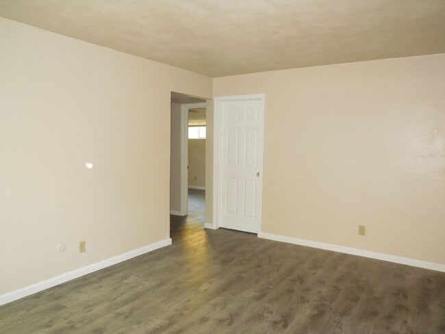 Photo - 1417 St Clair Ave Apartment