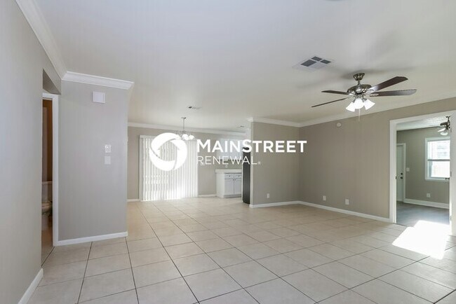 Foto del edificio - 3 Bedroom Pet-Friendly Home in PORT ST LUCIE, FL with Main Street Renewal
