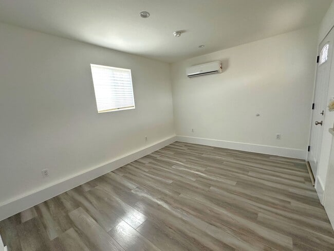 Foto del edificio - 13635-13637 Kamloops St