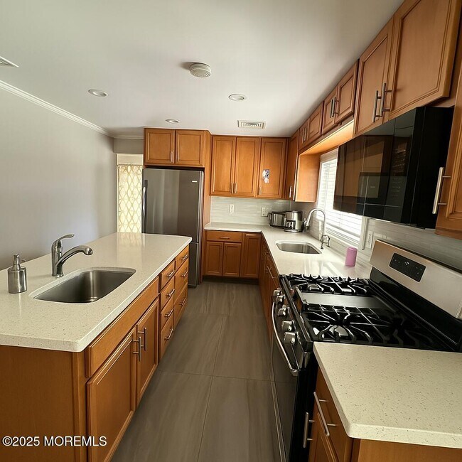 Foto del edificio - 330 Highland Ave