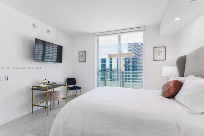 Foto del edificio - 1300 Brickell Bay Dr