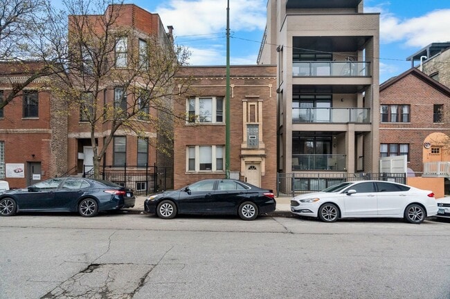 Building Photo - 452 N May St