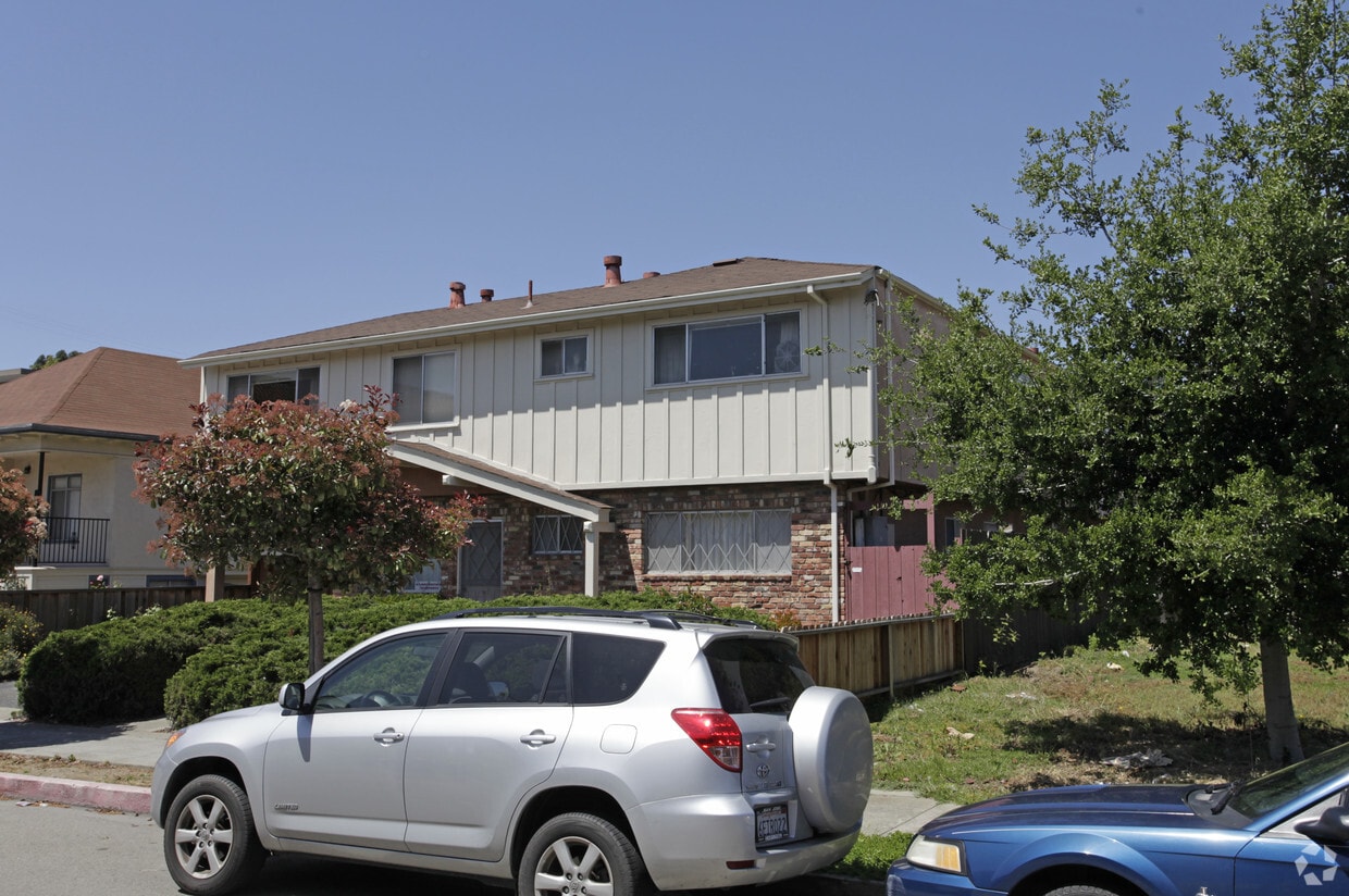 Building Photo - 224 Callan Ave