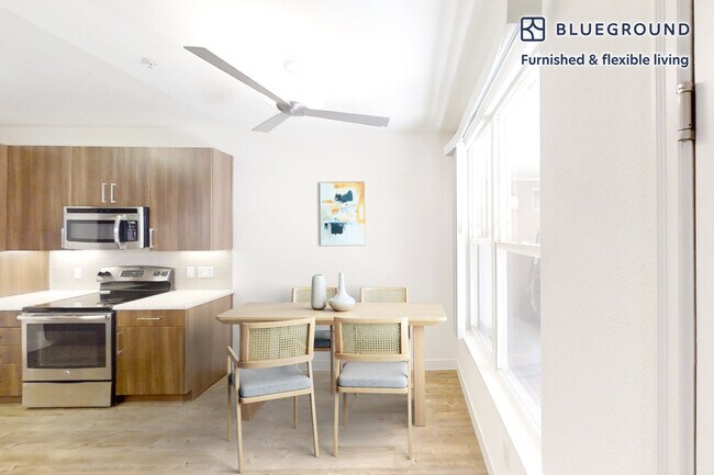 Building Photo - 1257 Lakeside Dr