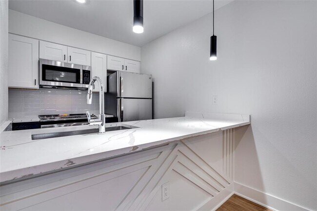 Foto del edificio - 704 W 21st St