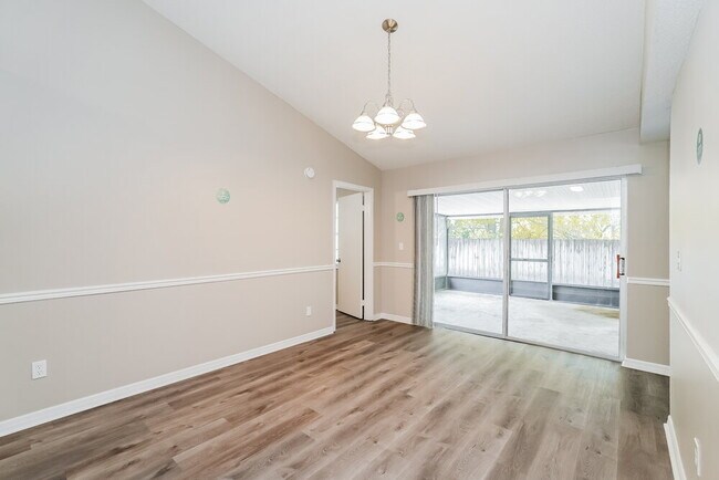 Building Photo - 1352 Foxboro Dr
