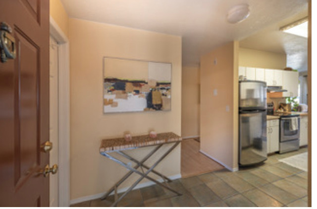 ENTRY - 1441 SW Clay St