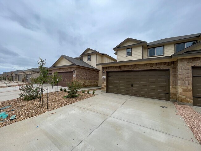 Foto del edificio - 3 Bedroom, 2.5 Bathroom, Two-story Duplex ...