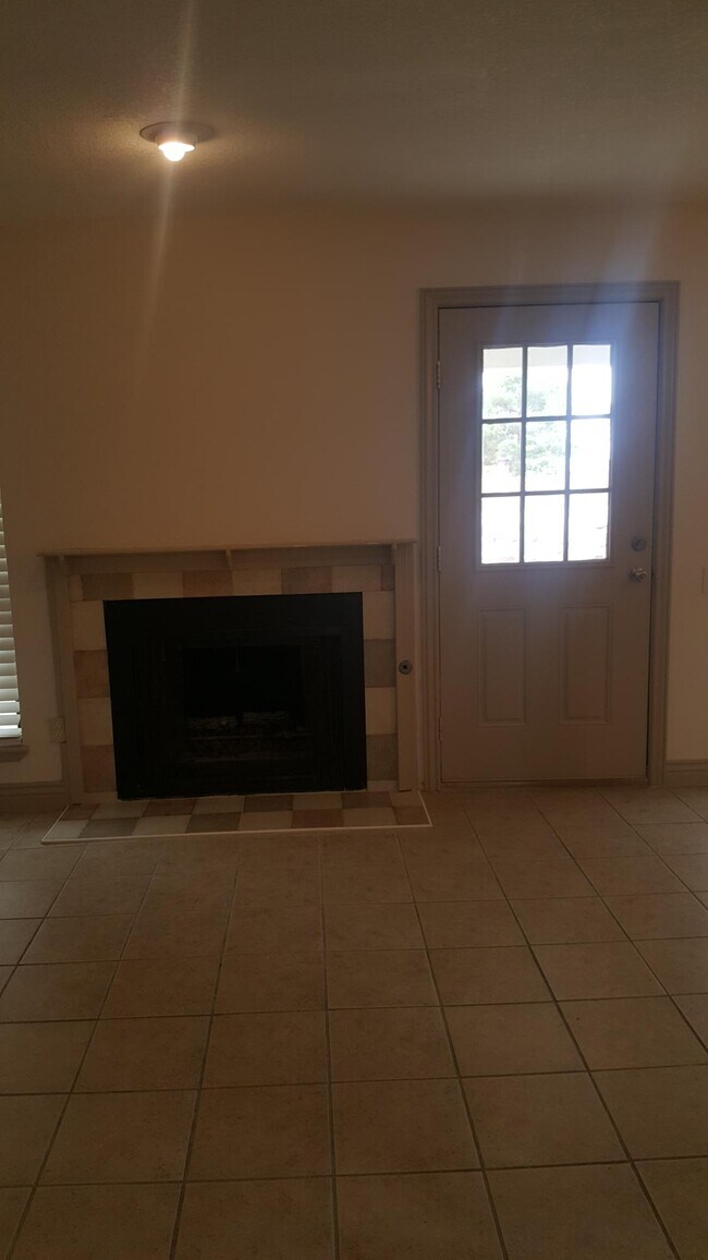 Building Photo - 353 Villa Canto St