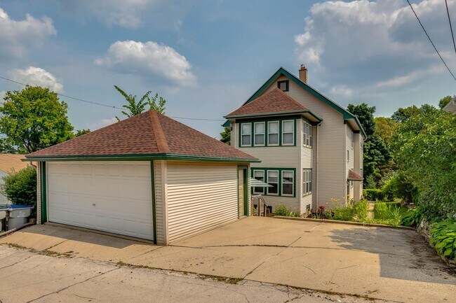 Building Photo - 3265 S Illinois Ave