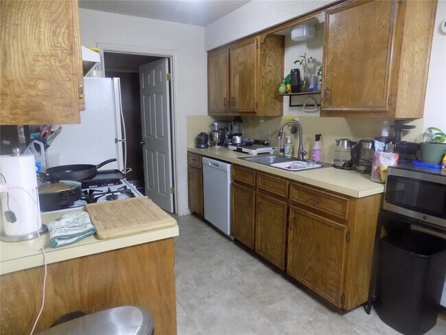 Building Photo - 115 Verna Spur