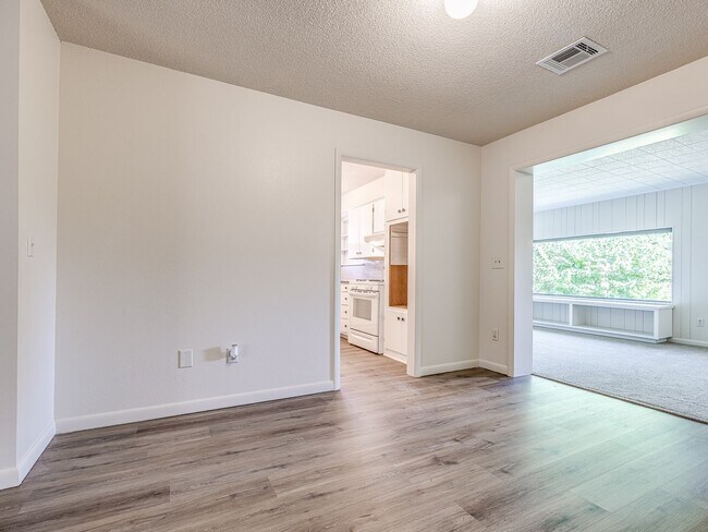 Building Photo - Fully Remodeled home in the heart of Edmon...