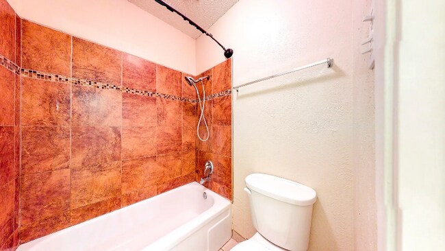 Building Photo - 4711 Country Club Ln NW