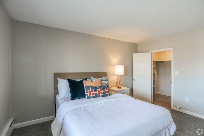 Building Photo - Lakeview Gardens Apartments