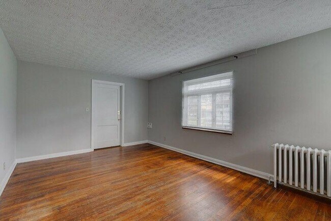 Foto del edificio - 703 St Joseph Ln