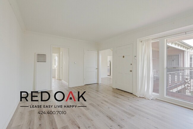 Foto del edificio - Spacious and Bright One Bedroom Featuring ...