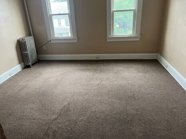 Building Photo - 329/331 N Lincoln