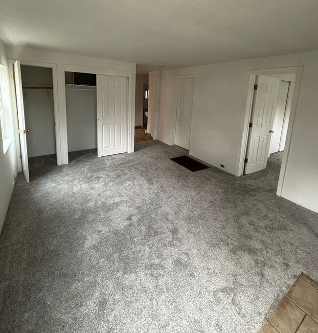 Building Photo - Half off first month's rent! Cute 2-bdrm/1-bath St. Johns duplex—Garage, shared w/d, new paint