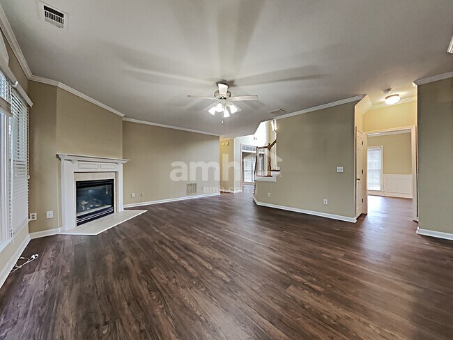 Foto del edificio - 2079 Sugar Springs Dr