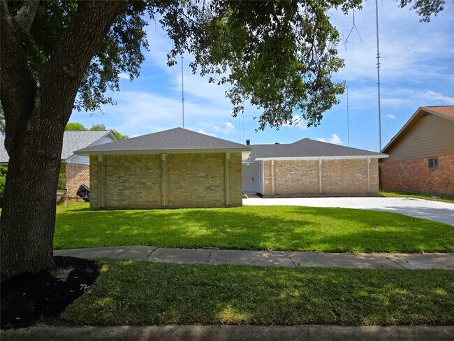 Foto del edificio - 17223 Artwood Ln