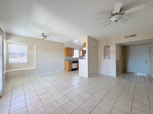 Building Photo - East El Paso 3 bed Refrig A/C!