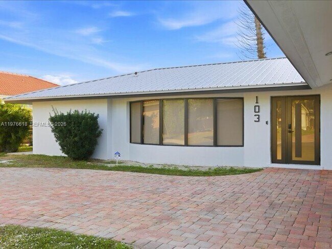 Foto del edificio - 103 Tropicana Dr