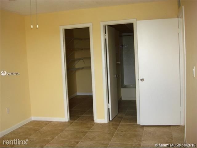 Foto del edificio - 9678 Fontainebleau Blvd