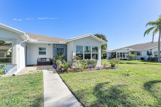 Foto del edificio - 5037 Lakefront Blvd