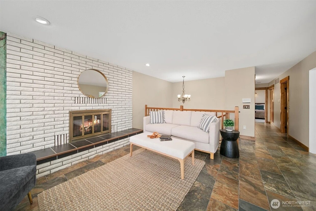 Primary Photo - 1622 Horselake Rd