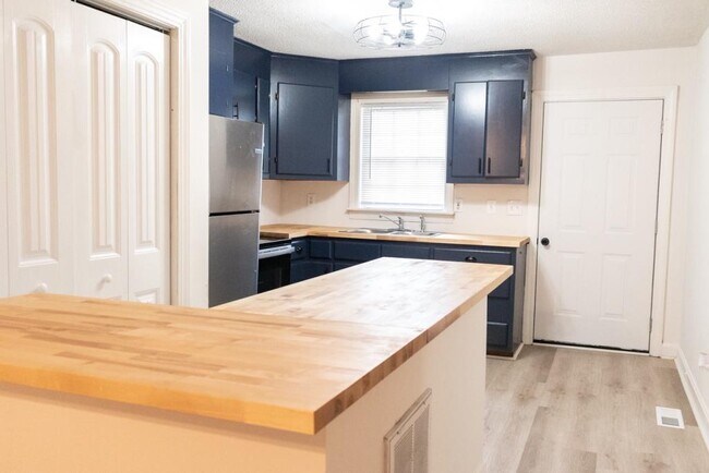 Foto del edificio - 103 Patton Dr