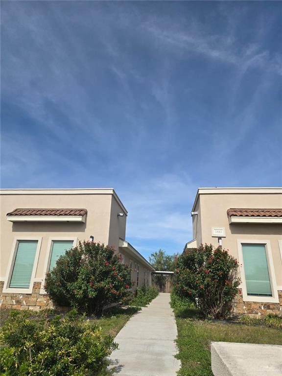 Building Photo - 10 Sahara St