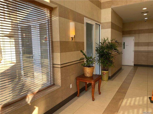 Foto del edificio - 93-05-93-37 37th Ave