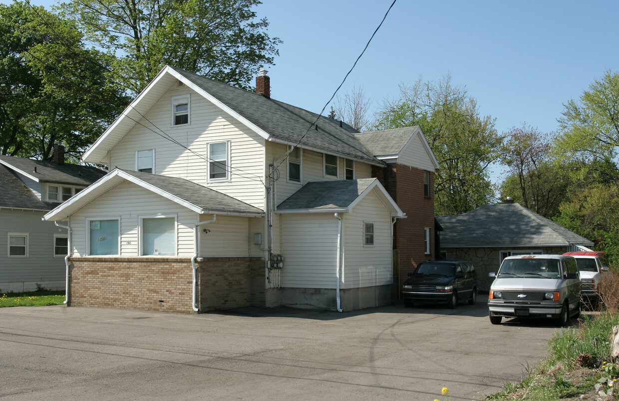 Building Photo - 2345 Cedar St