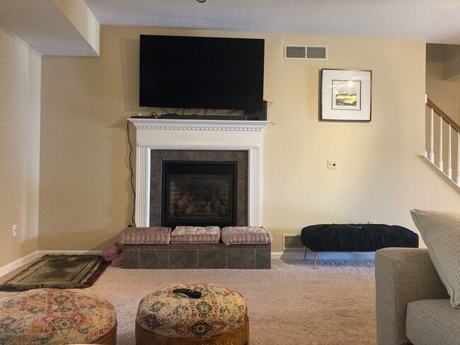 Building Photo - 616 Springhouse Ln