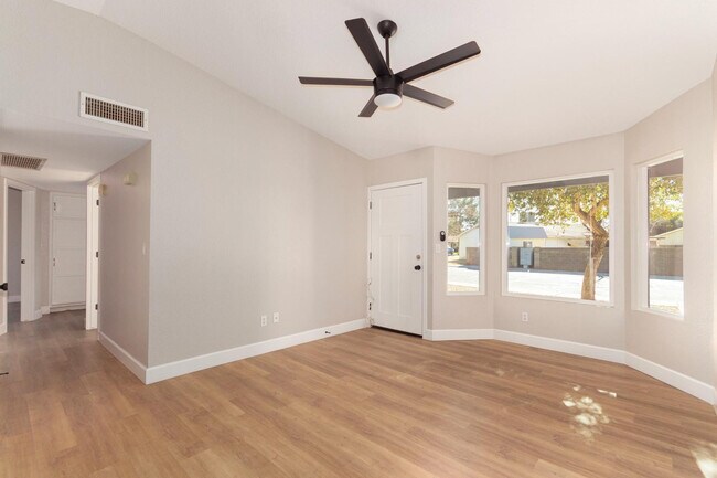 Foto del edificio - 232 E Leah Ln