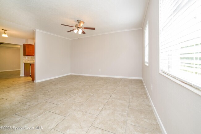 Foto del edificio - 529 Edward Rd
