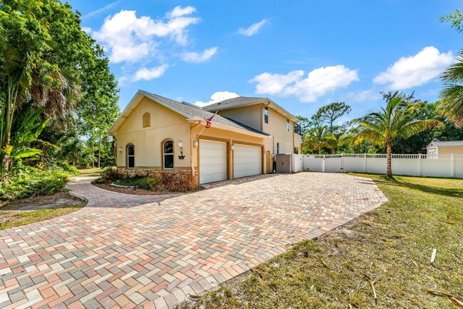 Building Photo - 2300 Duncil Ln