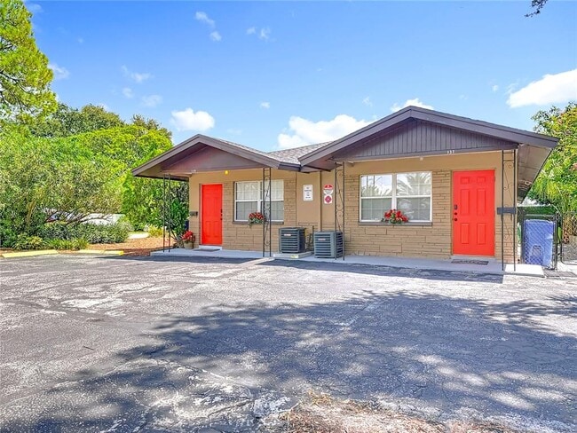 Foto del edificio - 139 Southeast Jefferson Cir N