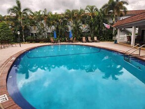 Building Photo - 669 W Oakland Park Blvd