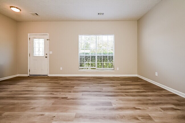 Foto del edificio - 6514 Eastbriar Dr