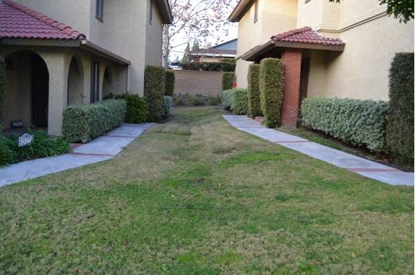 Building Photo - 25275 Tanoak Ln