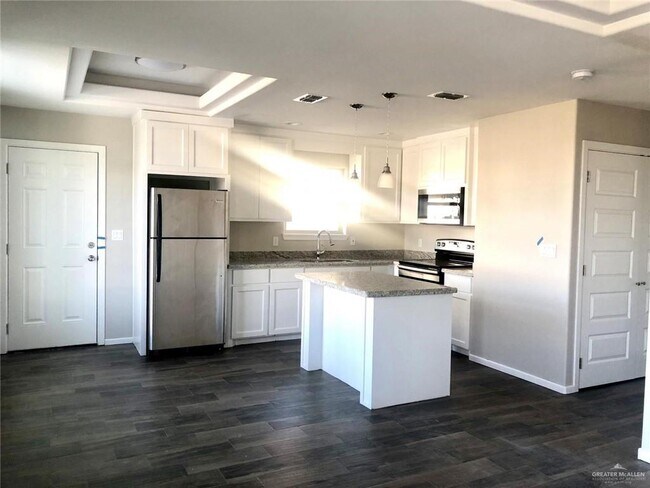 Building Photo - 7 Taxco Ct