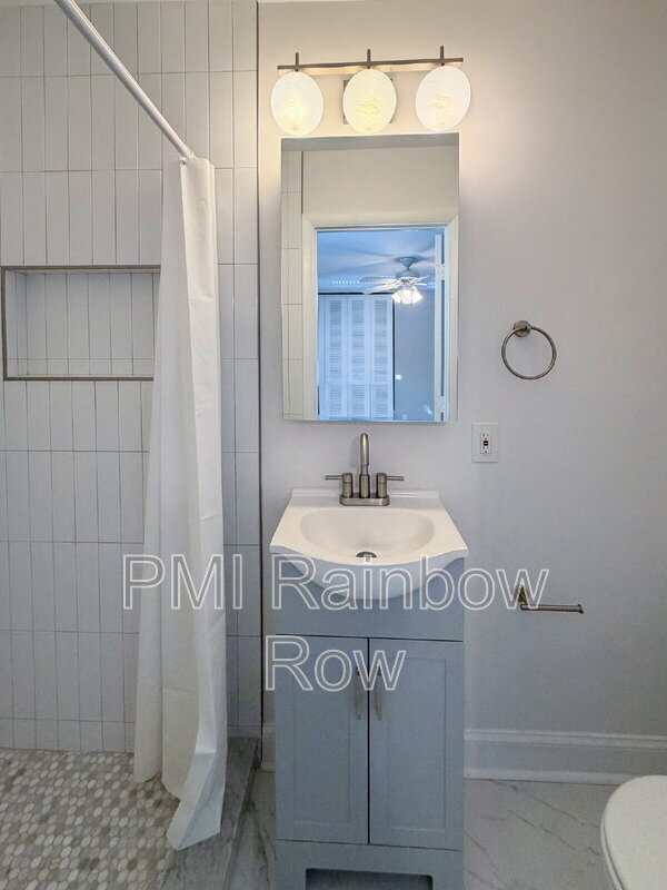 Foto del edificio - 425 Carriage Ln
