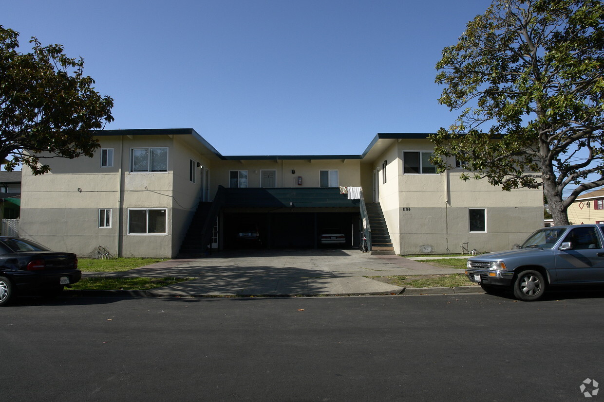 Building Photo - 1104 Hilton St
