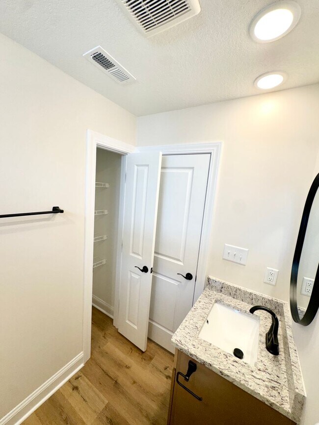 Foto del edificio - BEAUTIFUL, BRAND NEW HOME! Available now!