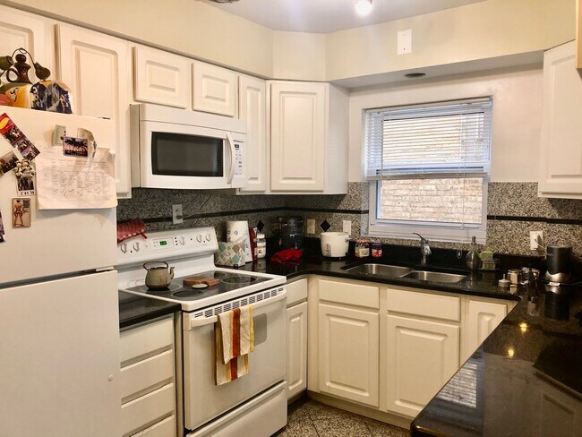 Foto del edificio - 7509 N Claremont Ave