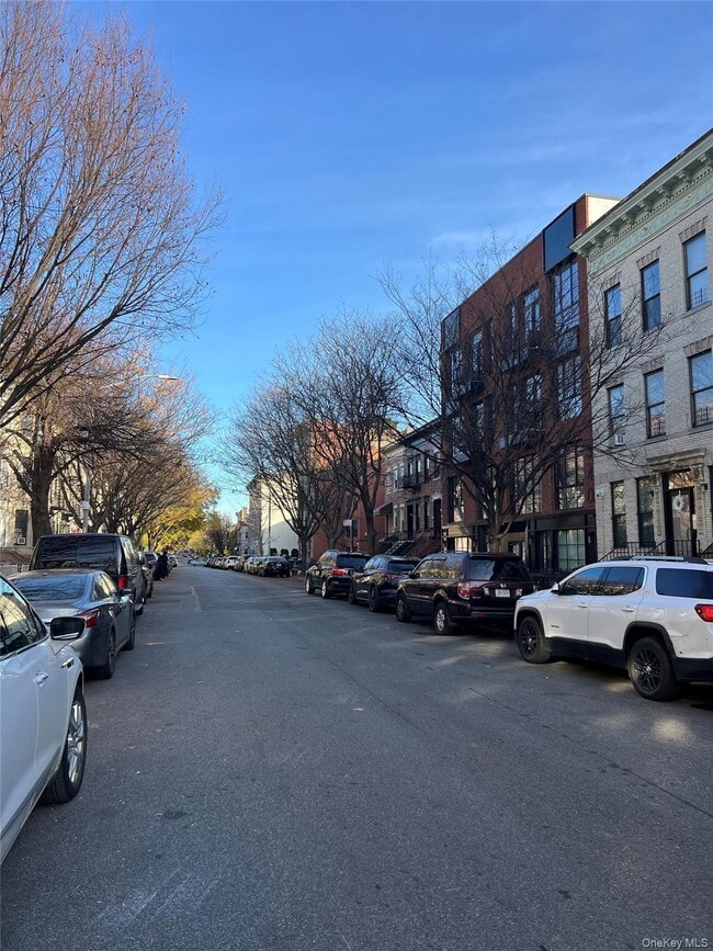 Foto del edificio - 381 Chauncey St