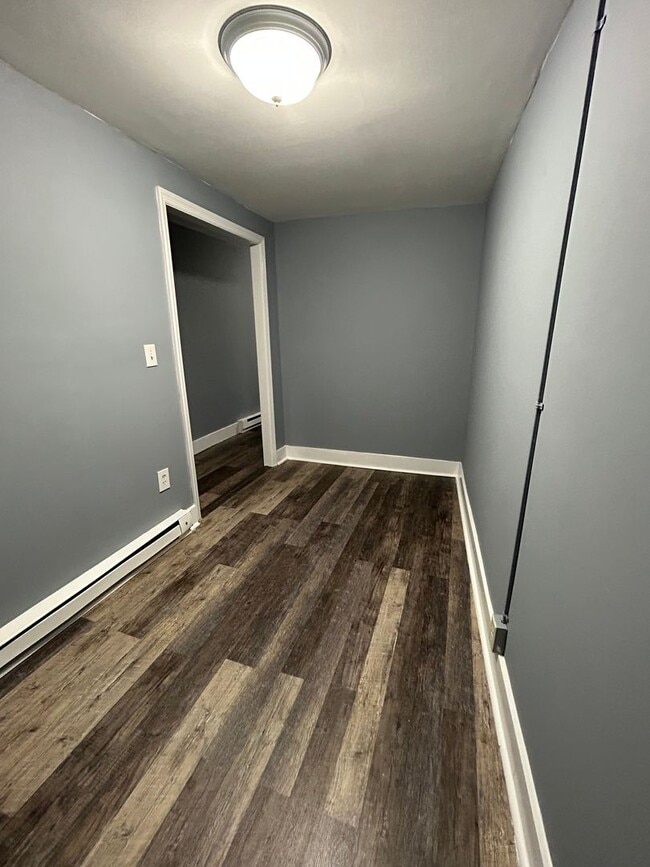 Building Photo - Studio/1 bedroom