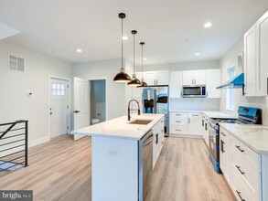 Building Photo - 630 Moyer St